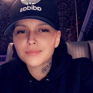 Meet your Posher, Selena